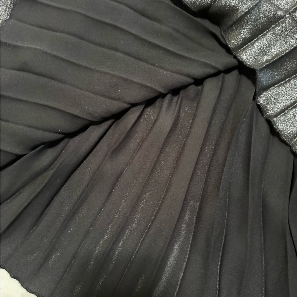 Maxi metallic black knife pleated shirt